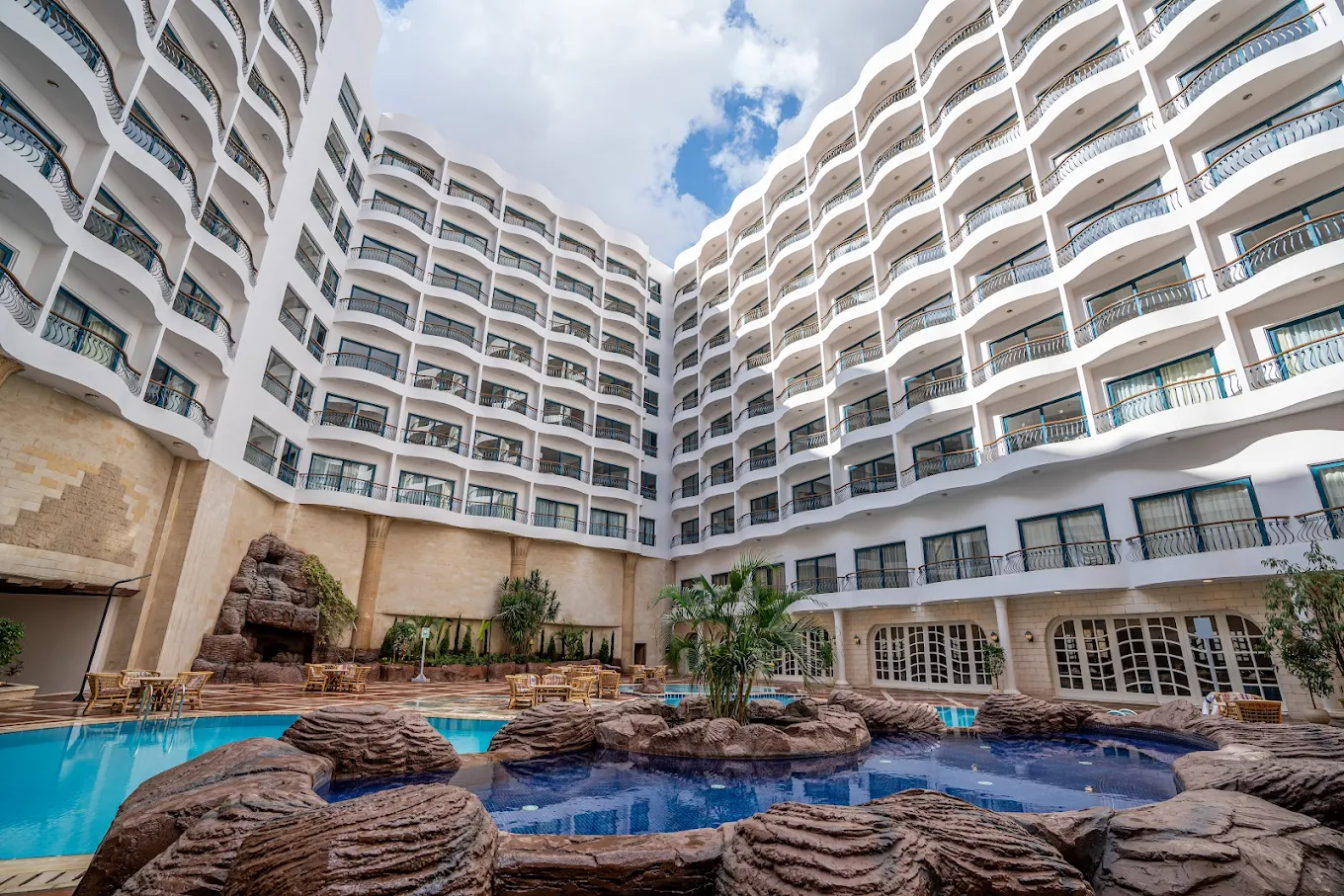 Azal Pyramids Hotel — Cairo
